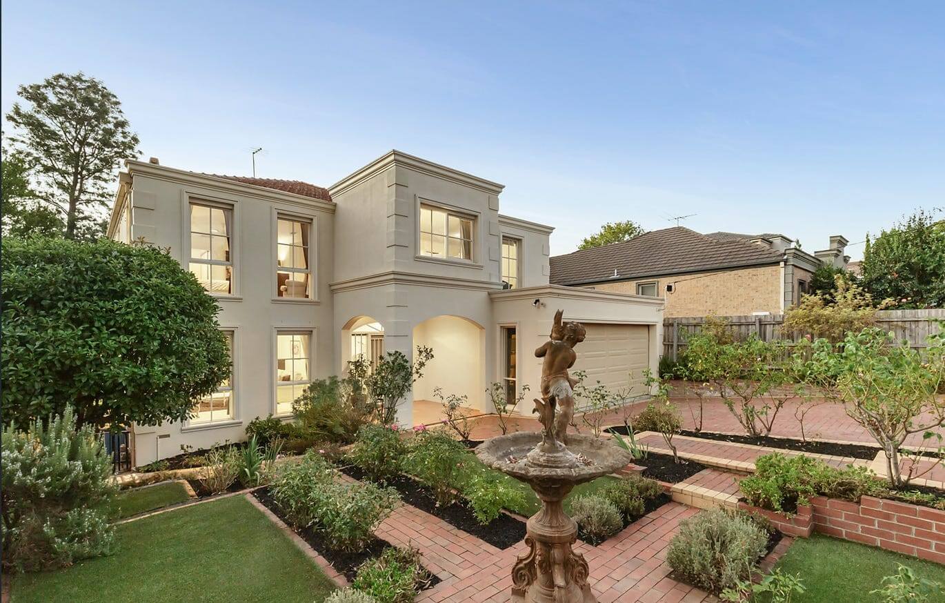 Exterior painting Essendon – house facade and fence repainted by Newline Painting