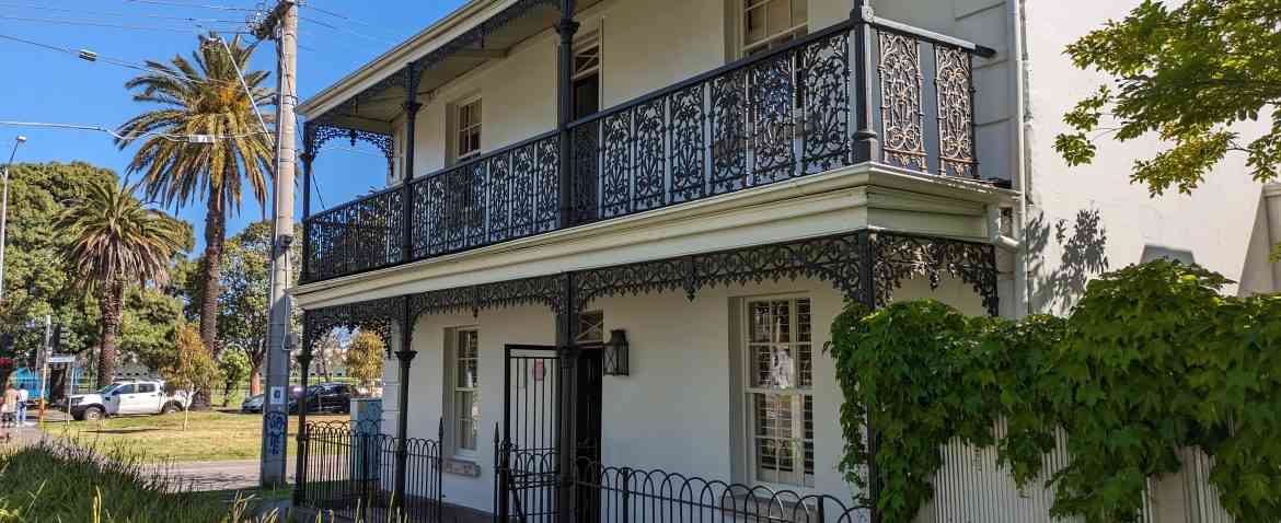 Exterior painting Hawthorn – house facade and fence repainted by Newline Painting