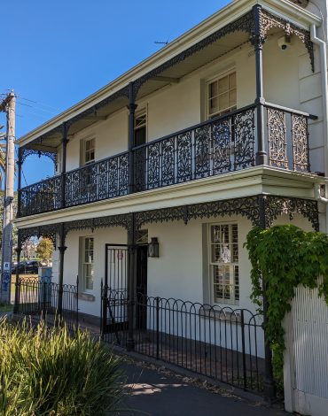 Exterior painting Hawthorn – house facade and fence repainted by Newline Painting
