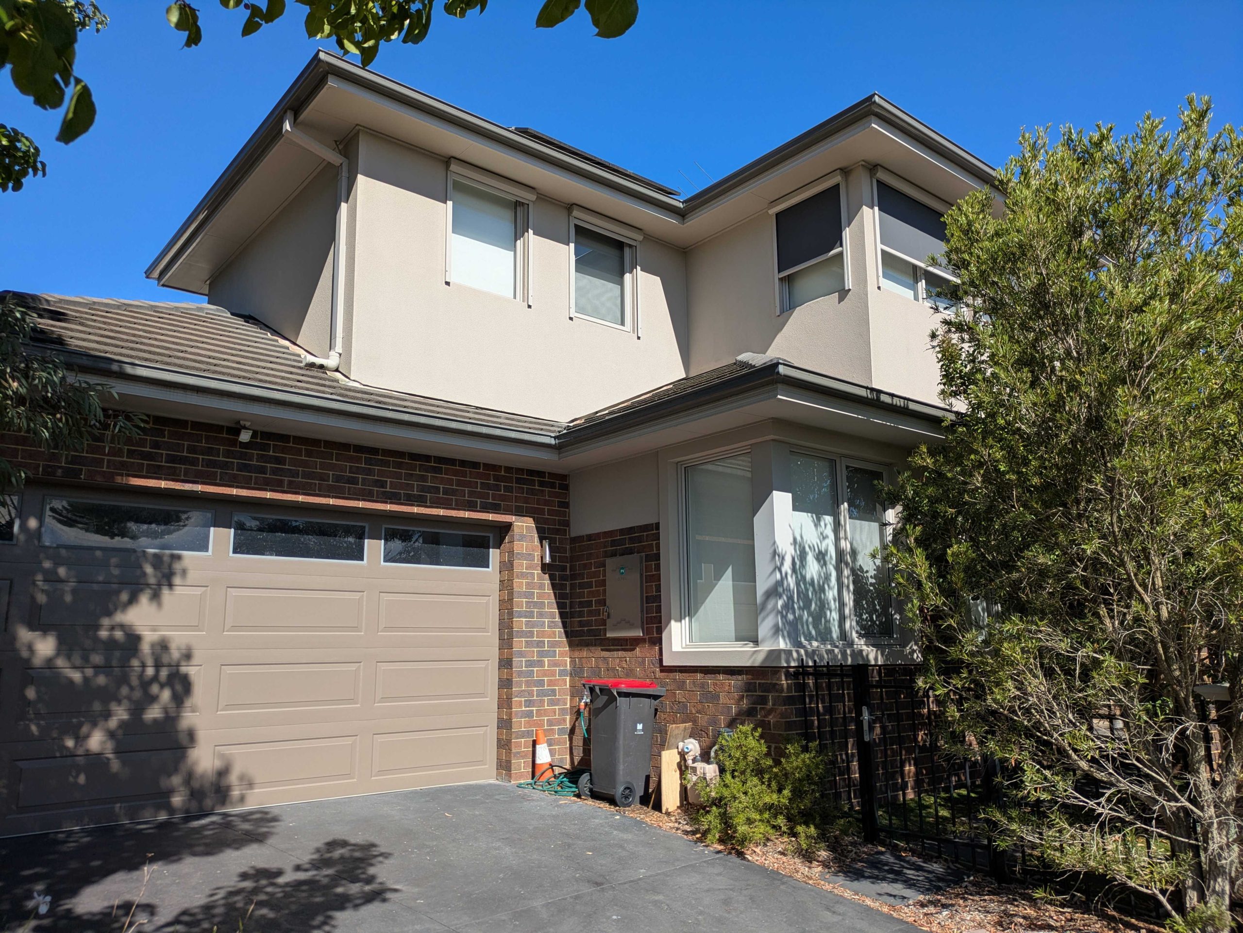 Exterior painting Ringwood – house facade and fence repainted by Newline Painting