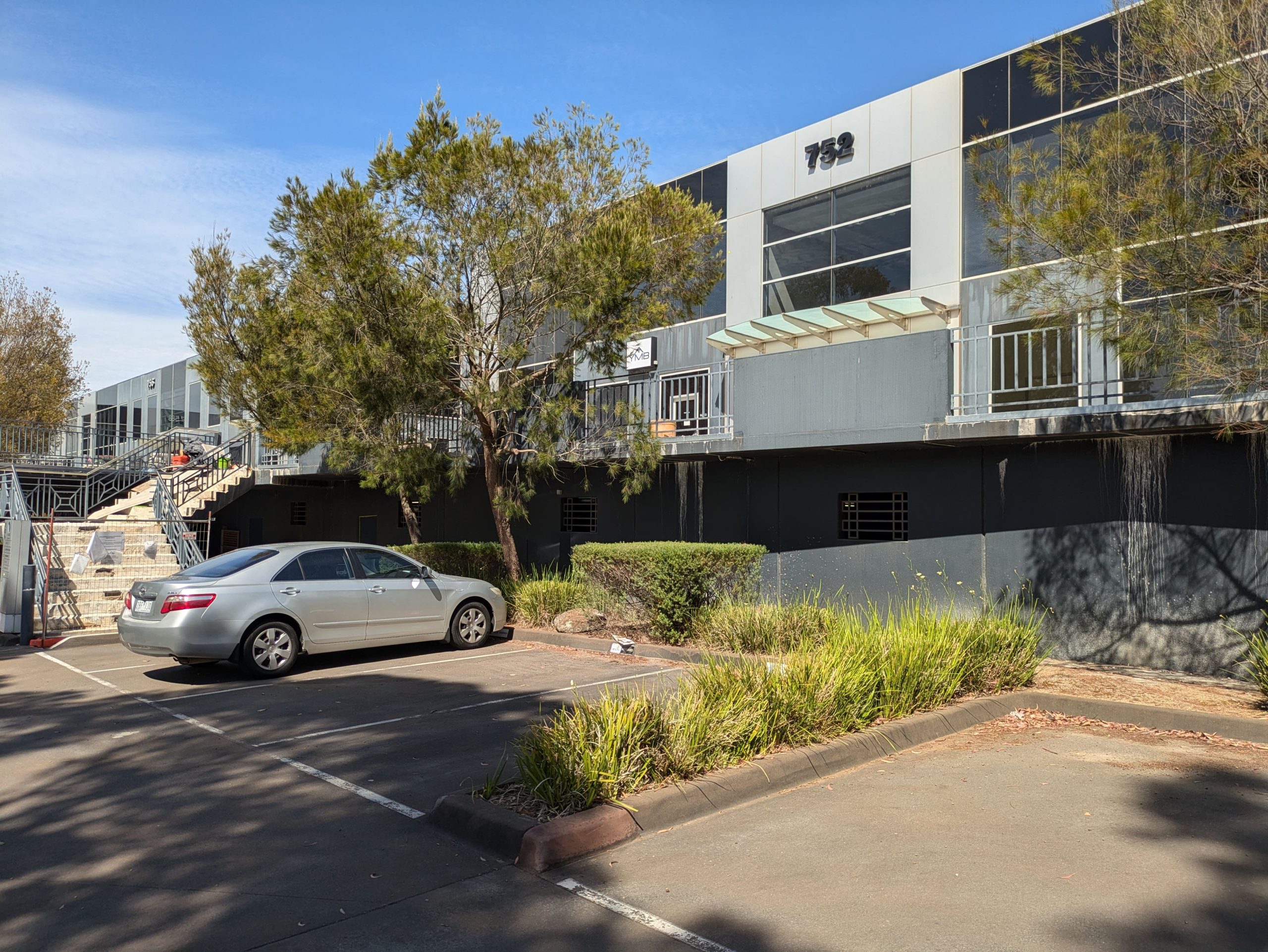 Exterior painting Glen Waverley – house facade and fence repainted by Newline Painting