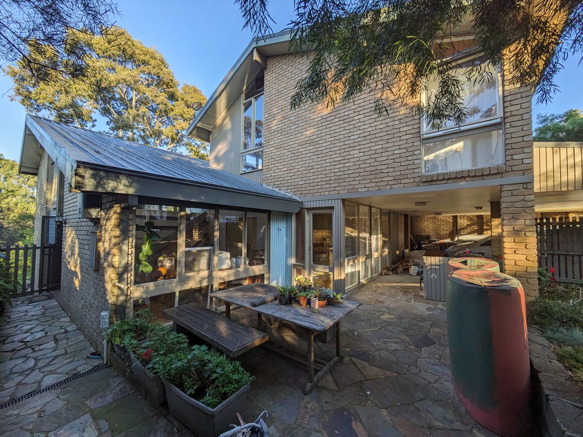 Exterior painting Richmond – house facade and fence repainted by Newline Painting