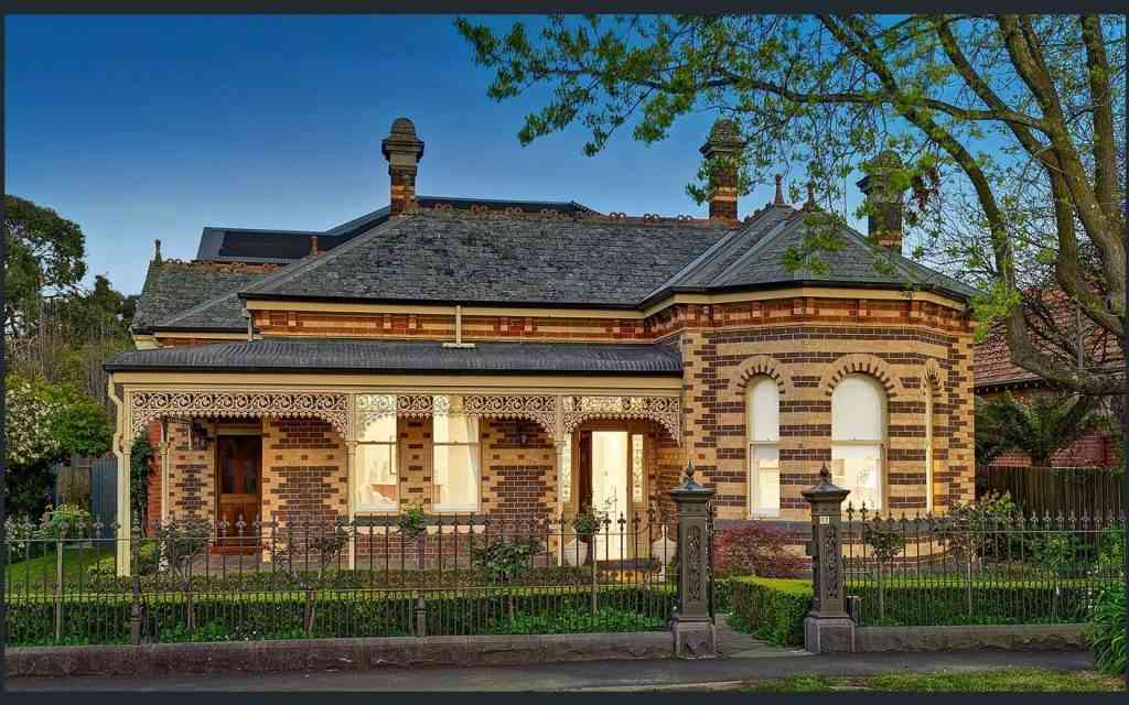 Exterior painting Frankston – house facade and fence repainted by Newline Painting