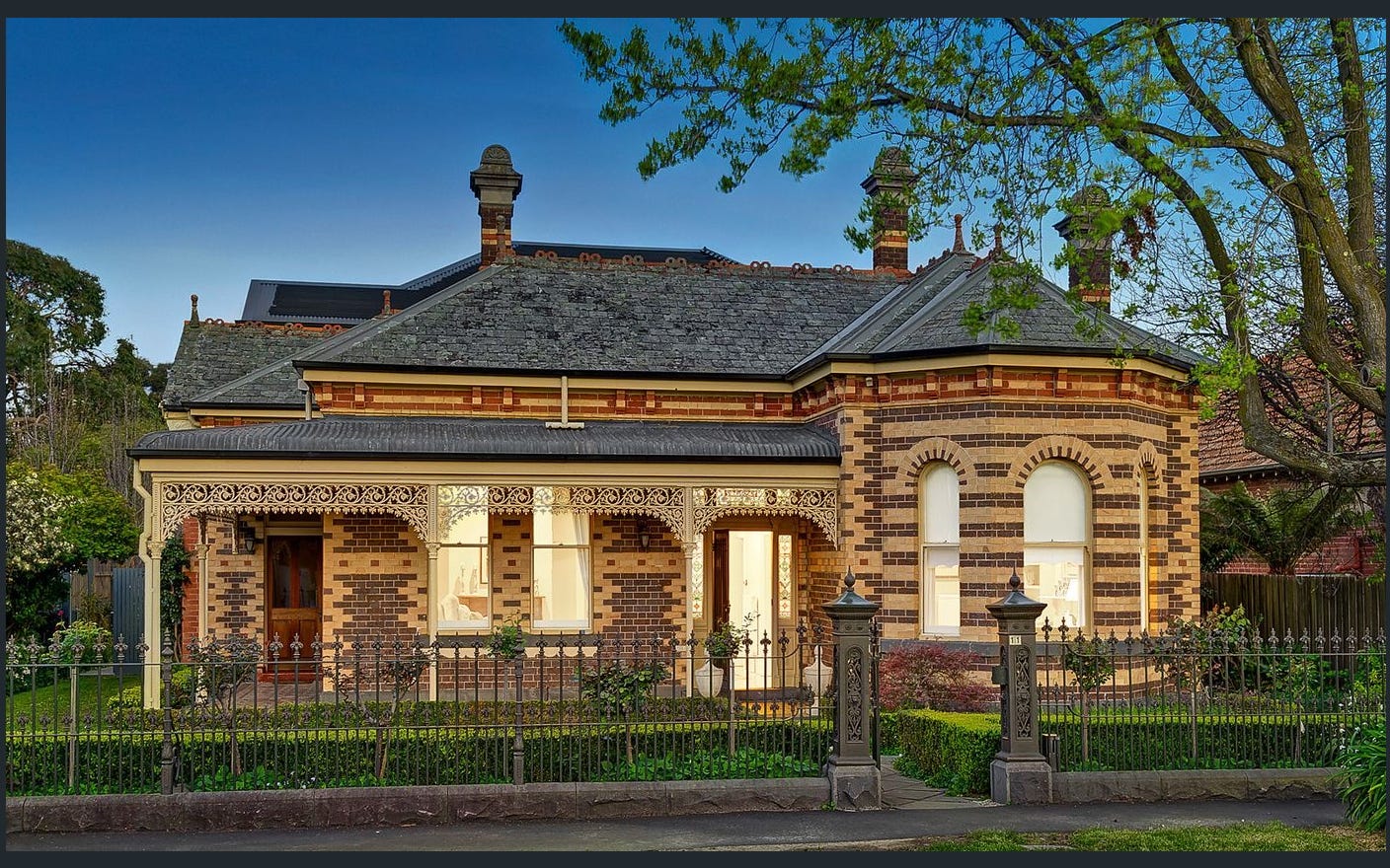 Exterior painting Frankston – house facade and fence repainted by Newline Painting