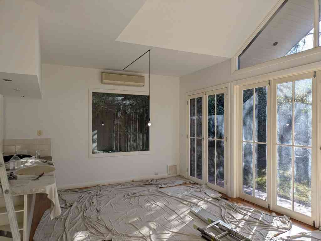 Interior painting services in Melbourne – room preparation before final coat