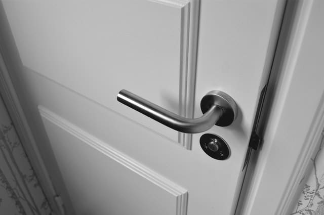 How to Paint a Door – 4 Essential Steps