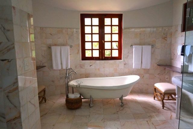 How to Paint Bathroom Tiles in 9 Steps