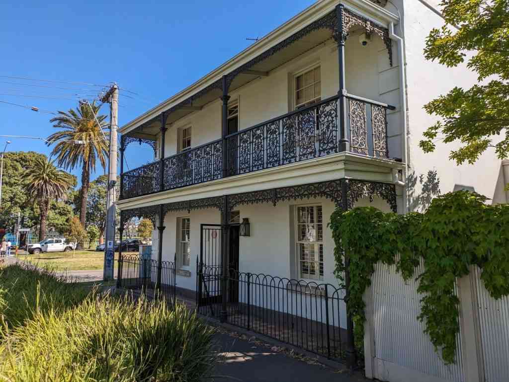 Exterior painting Footscray – house facade and fence repainted by Newline Painting